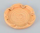 Kähler ceramic 
dish in uranium 
glaze. 
Spiral-shaped 
motif.