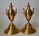 Et par sjældne 
svenske 
vaseformede 
cassoletter med 
lysholdere i 
bronze, 20. 
årh. Skultuna. 
H.: ...