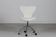 Arne Jacobsen 
(1902-1971)
7'er 
kontorstol 
model 3117 med 
blødbane hjul
Nybetrukket 
med ...