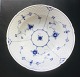 Blåmalet B & G 
fra 1915 - 1947 
Stor dyb 
tallerken D 24 
cm 1 sort. Fin 
og iorden