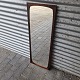 Spejl med 
palisanderramme
Aarhus 
Rammefabrik
Højde 115,5 cm 
bredde 41,5 cm 
dybde 2 cm