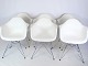 Spisestuestole, Model DAR, designet af Charles & Ray Eames fremstillet af Vitra i hvid hård ...