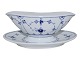 Bing & Grøndahl 
Blåmalet / 
Musselmalet 
tykt 
jernporcelæn, 
sovseskål.
Af 
fabriksmærket 
ses ...