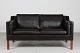 Børge Mogensen (1914-1972)2 personers sofa model 2212 Betræk af moccabrunt næsten sort ...