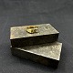 Størrelse 53.Stemplet 750 for 18 karat guld.Ringen har en diamant på cirka 0,1 carat ...