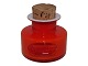 Holmegaard 
Palet rød 
krydderikrukke 
med teksten 
"Carry".
Designet af 
Michael Bang i 
...