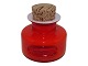Holmegaard 
Palet rød 
krydderikrukke 
med teksten 
"Peber".
Designet af 
Michael Bang i 
...