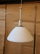 Loftlampe i 
glas og stål, 
fra 2000erne.
Højde 17cm 
Diameter35cm 
Højde med 
metalstang 44cm