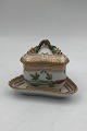 Royal 
Copenhagen 
Flora Danica 
20/3575 + 
20/3576 
Trekantet 
Cremekop 
Latinsk Navn: 
"Ranunculus ...