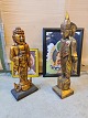 2 Guldmalet 
Budda figurer 
og 2 Billeder, 
fra 
12980-1990erne.
Figur højde 
63cm 
Bileder : 
Højde ...