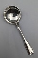 Frigast Sølv 
Gammelriflet 
Serveringsske 
Måler 20.2 cm 
(7.95 inch)