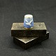 Højde 2,5 cm.
Modelnummer 
4801.
1. sortering.
Lille 
fingerbøl fra 
Bing & 
Grøndahl.
Det ...
