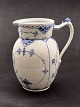 Royal 
Copenhagen 
musselmalet 
kande 1/763 H. 
16 cm. 
2.sortering 
emne nr.552151