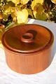 Danish desing. 
Jens Harald 
Qvistgaard. 
Teak bowl. 
Height 12 cms. 
Diameter 23 
cms. Fine 
condition.