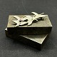 Længde 6 cm.
Stemplet EM 
for Erik 
Magnussen, 
Sterling, 
eneret og Made 
in Denmark.
Brochen ...