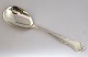 Riberhus. 
Sølvplet. 
Serveringsske. 
Længde 25,2 cm.