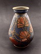 H A Kähler 
keramik vase 
flot stand 
H.30,5 cm. emne 
nr.553001