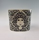 Oval vase af 
keramik med det 
klassiske 
sort/hvide 
mønster af et 
kvindeansigt og 
blomster.  ...