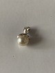 14 carat white gold pendant with a pearl,
Stamped 585 HS