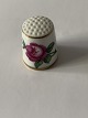 Bing & Grøndahl 
fingerbøl med 
blomster
Dekorationsnummer 
4801.
1. sortering.
Højde 2,7 ...