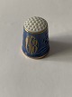 Bing & Grøndahl 
blåt fingerbøl 
fra 1978.
Dekorationsnummer 
9578.
1. sortering.
Højde ...