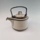 Tekande med 
hank fra 
stellet Tema. 
No 528
Design Jens 
Harald 
Quistgaard
Producent Bing 
& ...