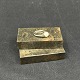 Størrelse 53.
Stemplet 835 
for sølv.
Ringen er med 
fine detaljer 
omkring perlen.
Den er i ...