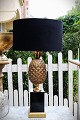 Super lækker sjælden Italiensk ananas bordlampe designet af Mauro Manetti i forgyldt tin fra ...