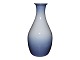 Bing & Grøndahl 
blå og hvid 
vase.
Bemærk denne 
vare er på 
vores 
fjernlager. Den 
kan købes ...