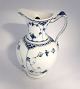 Royal 
Copenhagen. 
Blue Fluted, 
half lace. 
Chocolate jug. 
Model 722. 
Height 22.5 cm. 
(2 quality)