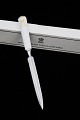 Royal 
Copenhagen 
papirkniv med 
"Prinsesse 
Benedikte´s 
logo"
Længde : 20cm. 
Samme model som 
...