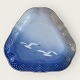 Bing & 
Grøndahl, 
Seagull with 
gold, 
Triangular dish 
#354, 23cm in 
diameter, 2nd 
sorting, Design 
...