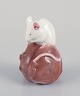 Royal Copenhagen. Porcelænsfigur af mus på sten. Model 571.Ca. 1920.Stemplet.Første ...