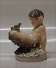 Kgl. figur fra 
Royal 
Copenhagen 1713 
Faun eller 
trold med frø 
12 cm. 1. sort  
I hel og fin 
stand ...