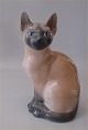 Kgl. figur fra 
Royal 
Copenhagen 3281 
RC Siameser kat 
 Th. Madsen 19 
cm  I hel og 
fin stand

