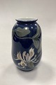 Royal 
Copenhagen Art 
Nouveau Vase 
No. 2827/3547. 
Måler 17,5 cm 
(6 57/64 in.) 
2. Sortering. 
Har ...