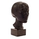 Gerhard Henning 
buste
Gerhard 
Henning, 
1880-1967, 
buste af 
sortpatineret 
bronze
Signeret "G. 
...