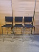 3 Barstole i 
metal, fra 
2000erne.
De har 
brugsspor.
Ryghøjde 111cm 
Sædehøjde 75cm