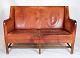 Vintage design to-personers sofa model 5011 skabt af Kaare Klint. Dette ikoniske stykke er lavet ...