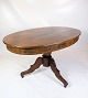 Rundt spisebord 
i mahogni fra 
senempire med 3 
fødder fra 
omkring 
1840'erne. 
Mål i cm: H:74 
...