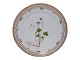 Royal 
Copenhagen 
Flora Danica, 
frokosttallerken.

Dekorationsnummer 
20/3572.
Udfra ...