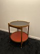 Bakkebord i 
teak med 
laminerede 
flader. Design 
Hans Bølling. 
Fremstår 
udmærket 
funktionelt, 
...