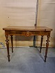Spillebord i 
massivt 
bøgetræ, fra 
1900erne.
Det har 
brugsspor.
Højde 75cm 
Bredde 91cm 
Dybde ...