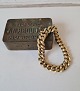 Kraftig vintage 
armlænke i 14 
kt guld. 
Armbåndet har 
en fin 
satineret 
overflade.
Stemplet: TW - 
...