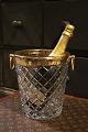 Lækker champagne / vin køler fra 70érne i kraftigt krystalglas med fint klassiske slebet mønster ...