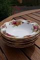 Landsbyrose engelsk bone China porcelæn. Små dybe tallerkner eller grødskåle 16cm