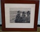 Michael Ancher 
Litografi Tre 
fiskere ved 
Skagen Strand 
36.5 x 41.5 cm  
inklusiv 
mahognibejset 
...