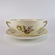 Bouillon kop 
med underkop 
fra stellet 
Frijsenborg. No 
910/1872
Design 
Thorkild ...