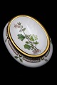 Royal 
Copenhagen , 
ovalt Flora 
Danica saltkar.
Dekorationsnummer: 
20/3557. 
1.sort. H: 
4,5cm. ...