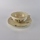 Kop og underkop 
fra stellet 
Frijsenborg. No 
910/1551
Design 
Thorkild Olsen
Producent 
Royal ...